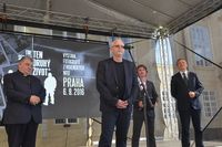 Prim. Pokorný pronáší projev při slavnostním zahájení výstavy Prim. Pokorný pronáší projev při slavnostním zahájení výstavy
